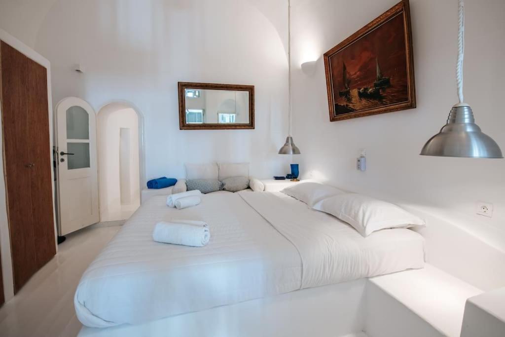 Astrea Suites "Ostria Cave Villa-Outdoor Jacuzzi" Oía Exteriör bild